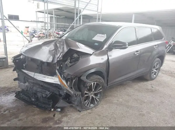 5TDZZRFH9KS341265 2019 TOYOTA HIGHLANDER - Image 2