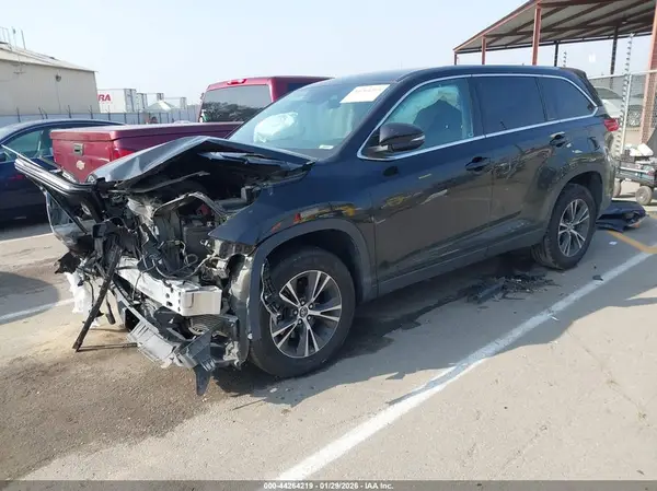 5TDZZRFH9KS346692 2019 TOYOTA HIGHLANDER - Image 2