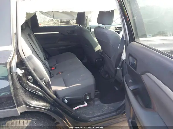 5TDZZRFH9KS346692 2019 TOYOTA HIGHLANDER - Image 8