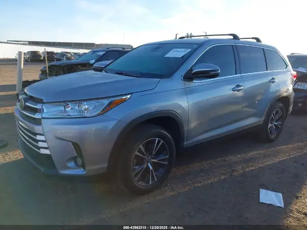 5TDZZRFH9KS348801 2019 TOYOTA HIGHLANDER - Image 2