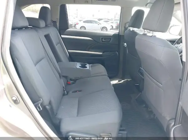 5TDZZRFH9KS349785 2019 TOYOTA HIGHLANDER - Image 8