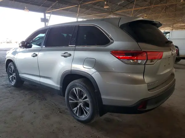 5TDZZRFH9KS352573 2019 TOYOTA HIGHLANDER - Image 2