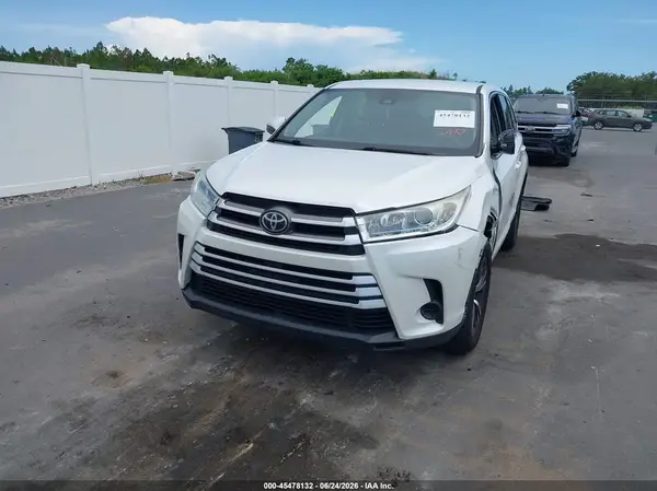 5TDZZRFH9KS354646 2019 TOYOTA HIGHLANDER - Image 2