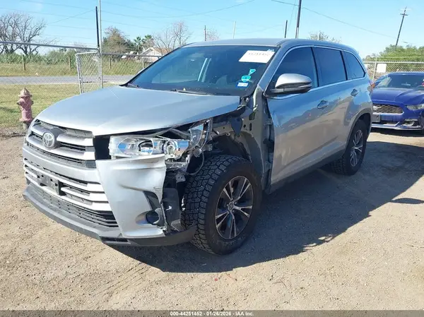 5TDZZRFH9KS361371 2019 TOYOTA HIGHLANDER - Image 2