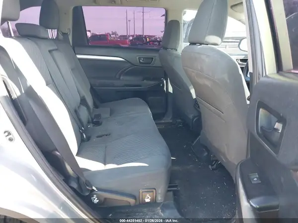 5TDZZRFH9KS361371 2019 TOYOTA HIGHLANDER - Image 8