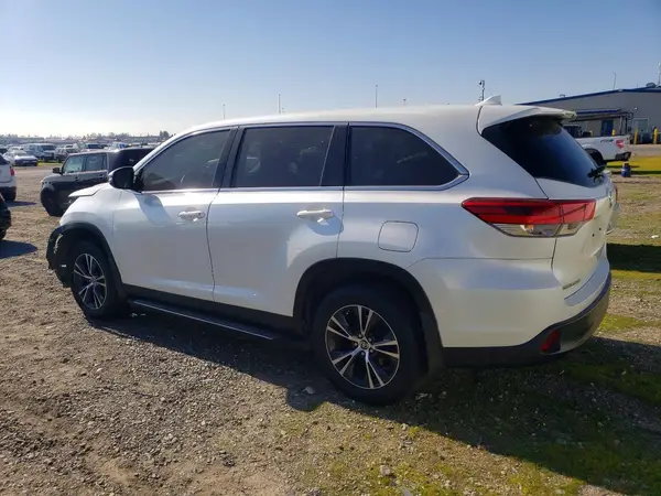 5TDZZRFH9KS367705 2019 TOYOTA HIGHLANDER - Image 2