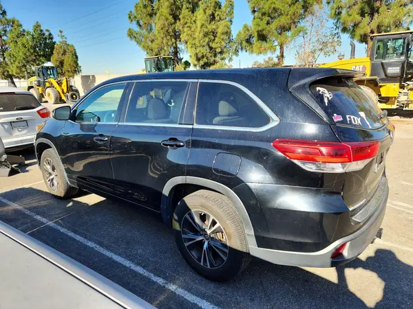 5TDZZRFHXHS196200 2017 TOYOTA HIGHLANDER - Image 2