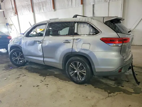 5TDZZRFHXHS202609 2017 TOYOTA HIGHLANDER - Image 2