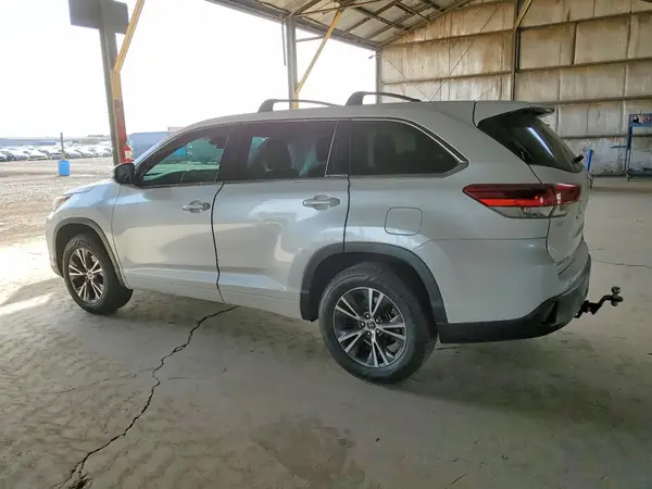 5TDZZRFHXHS227199 2017 TOYOTA HIGHLANDER - Image 2
