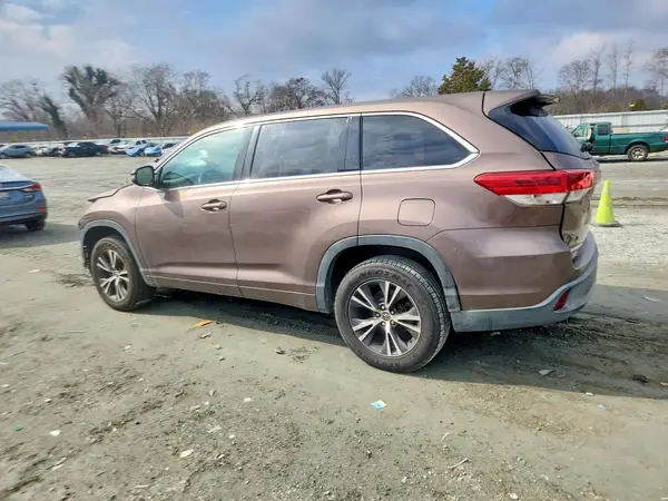 5TDZZRFHXJS238953 2018 TOYOTA HIGHLANDER - Image 2