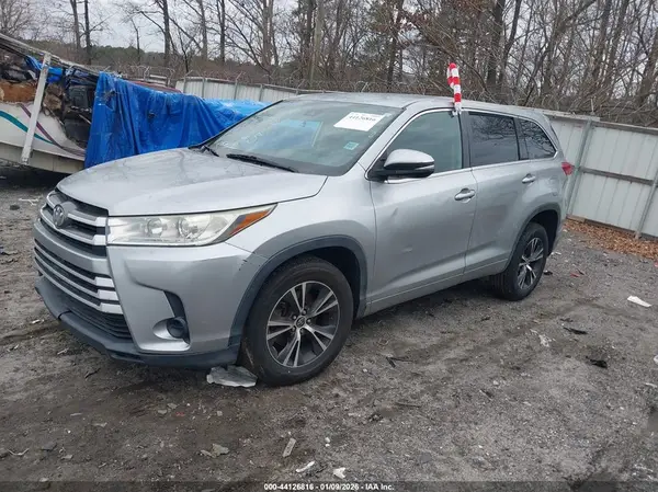 5TDZZRFHXJS240265 2018 TOYOTA HIGHLANDER - Image 2