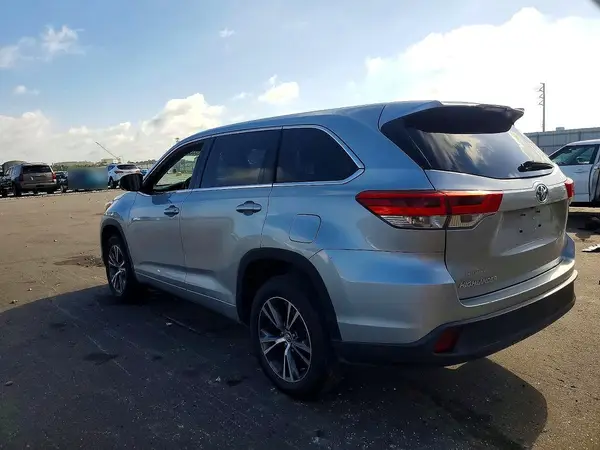 5TDZZRFHXJS243165 2018 TOYOTA HIGHLANDER - Image 2