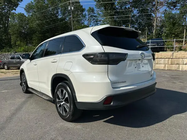 5TDZZRFHXJS247006 2018 TOYOTA HIGHLANDER - Image 2