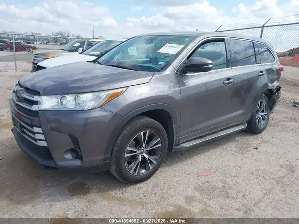 5TDZZRFHXJS249130 2018 TOYOTA HIGHLANDER - Image 2
