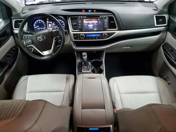 5TDZZRFHXJS252674 2018 TOYOTA HIGHLANDER - Image 8
