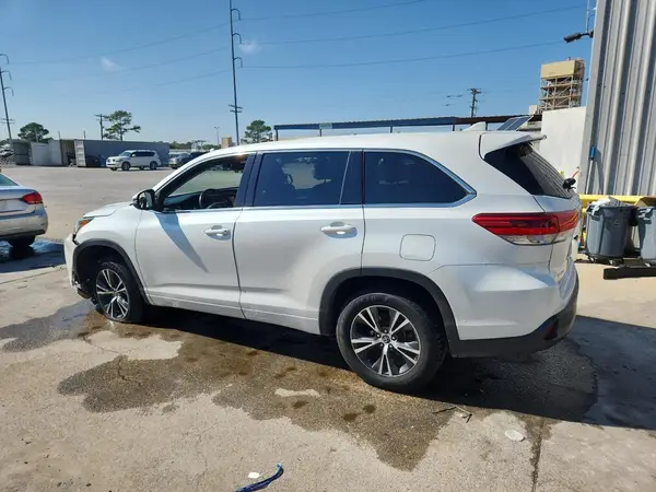 5TDZZRFHXJS263402 2018 TOYOTA HIGHLANDER - Image 2