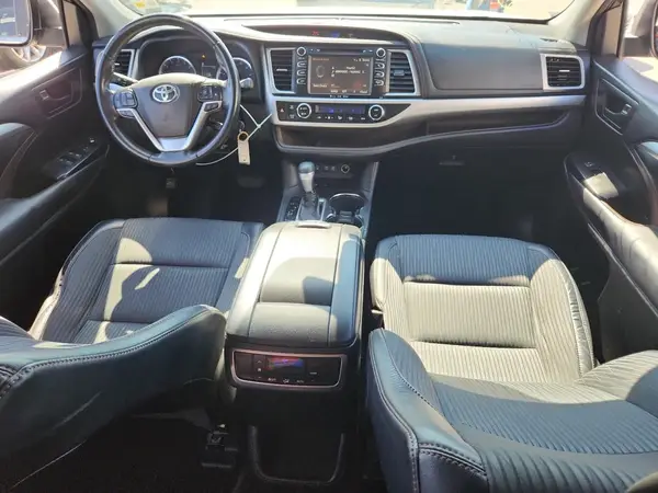 5TDZZRFHXJS263402 2018 TOYOTA HIGHLANDER - Image 8
