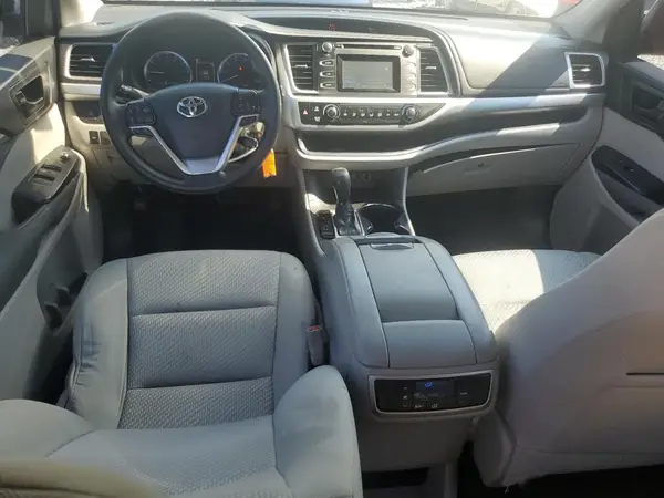 5TDZZRFHXJS264789 2018 TOYOTA HIGHLANDER - Image 8