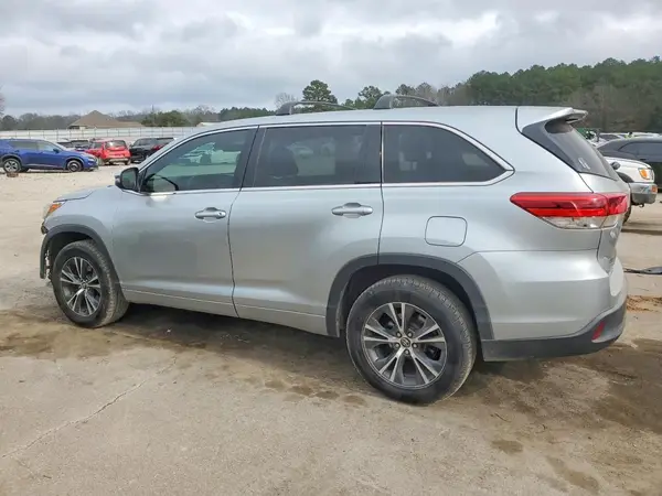 5TDZZRFHXJS265814 2018 TOYOTA HIGHLANDER - Image 2