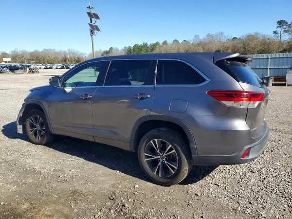 5TDZZRFHXJS267837 2018 TOYOTA HIGHLANDER - Image 2