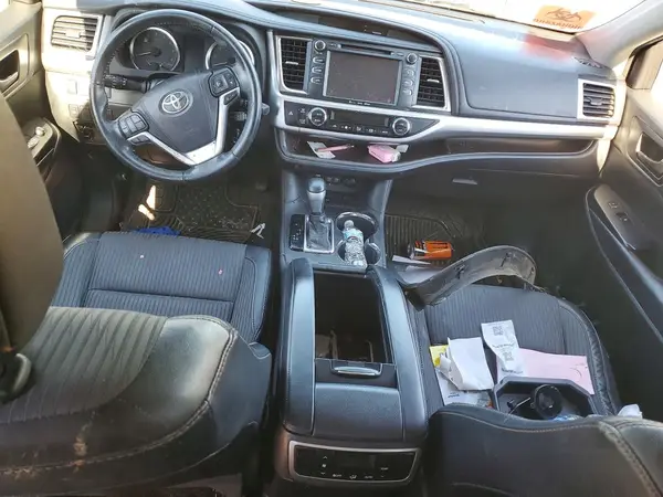 5TDZZRFHXJS267837 2018 TOYOTA HIGHLANDER - Image 8