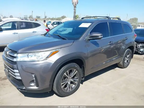 5TDZZRFHXJS274917 2018 TOYOTA HIGHLANDER - Image 2