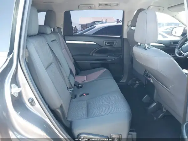 5TDZZRFHXJS274917 2018 TOYOTA HIGHLANDER - Image 8