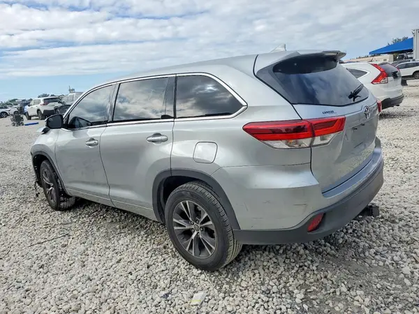 5TDZZRFHXJS284122 2018 TOYOTA HIGHLANDER - Image 2
