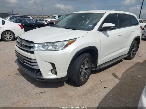 5TDZZRFHXJS285223 2018 TOYOTA HIGHLANDER - Image 2