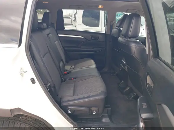 5TDZZRFHXJS285223 2018 TOYOTA HIGHLANDER - Image 8