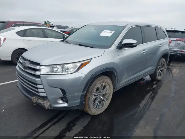 5TDZZRFHXJS285304 2018 TOYOTA HIGHLANDER - Image 2