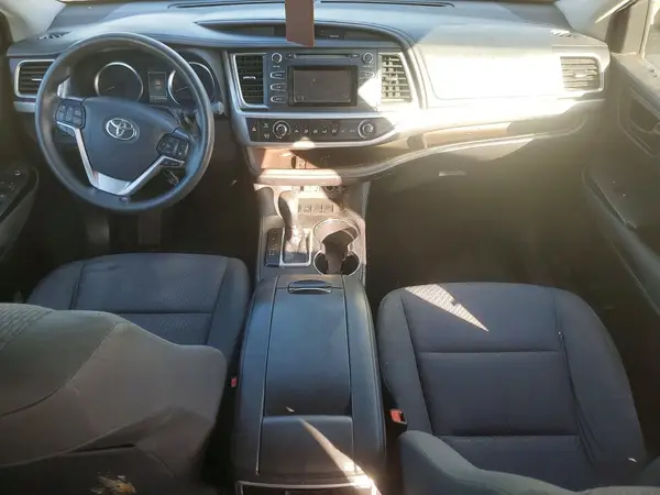 5TDZZRFHXKS291752 2019 TOYOTA HIGHLANDER - Image 8