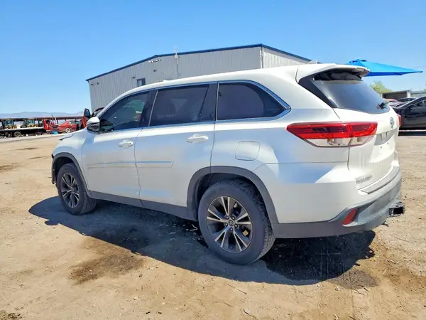 5TDZZRFHXKS295235 2019 TOYOTA HIGHLANDER - Image 2