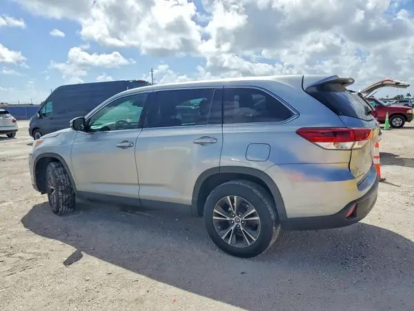 5TDZZRFHXKS298331 2019 TOYOTA HIGHLANDER - Image 2