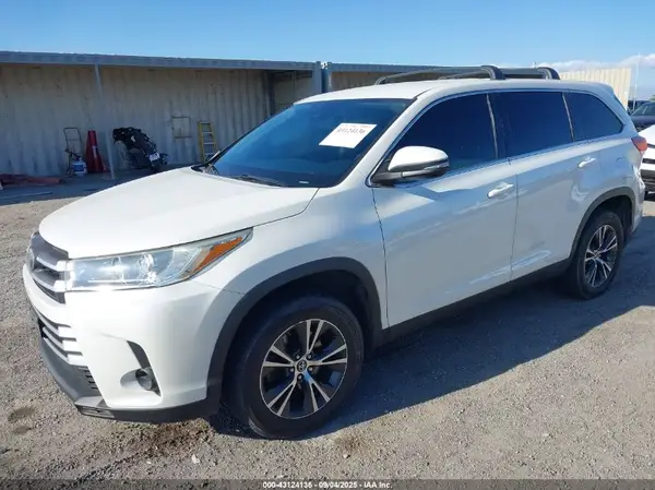5TDZZRFHXKS298829 2019 TOYOTA HIGHLANDER - Image 2