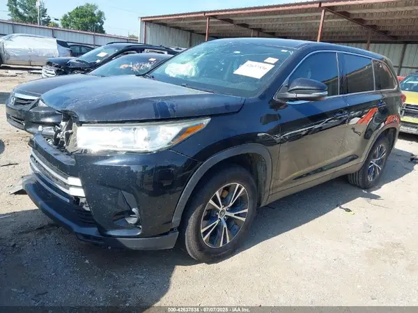 5TDZZRFHXKS326368 2019 TOYOTA HIGHLANDER - Image 2
