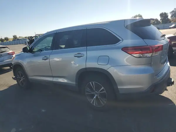 5TDZZRFHXKS339587 2019 TOYOTA HIGHLANDER - Image 2