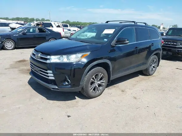 5TDZZRFHXKS341923 2019 TOYOTA HIGHLANDER - Image 2