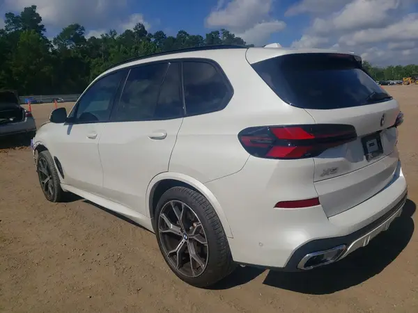 5UX13EU00R9T80712 2024 BMW X5 - Image 2