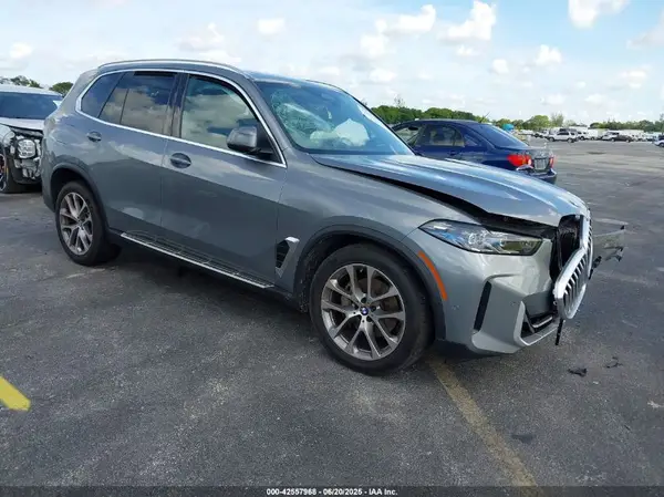 5UX13EU00R9U32100 2024 BMW X5 - Image 1