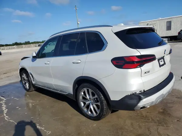 5UX13EU00R9U53948 2024 BMW X5 - Image 2