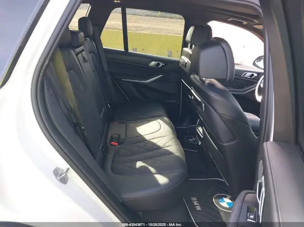 5UX13EU00R9U96847 2024 BMW X5 - Image 8