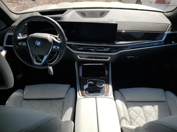 5UX13EU00R9W17716 2024 BMW X5 - Image 8