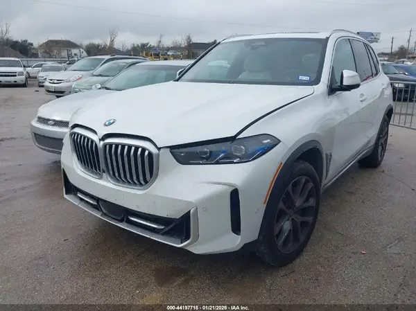 5UX13EU00S9Y13211 2025 BMW X5 - Image 2