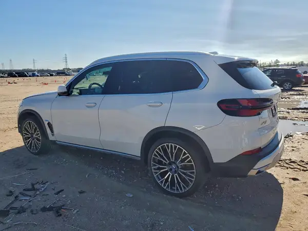 5UX13EU00S9Y56916 2025 BMW X5 - Image 2