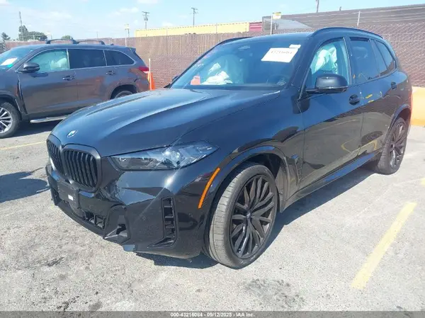 5UX13EU00S9Z30139 2025 BMW X5 - Image 2
