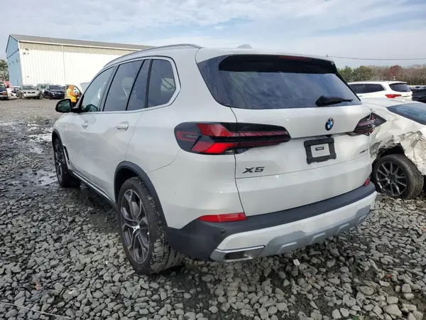 5UX13EU01R9S68033 2024 BMW X5 - Image 2