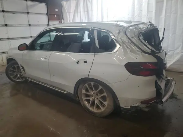5UX13EU01R9T35164 2024 BMW X5 - Image 2