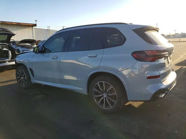 5UX13EU01S9X19466 2025 BMW X5 - Image 2