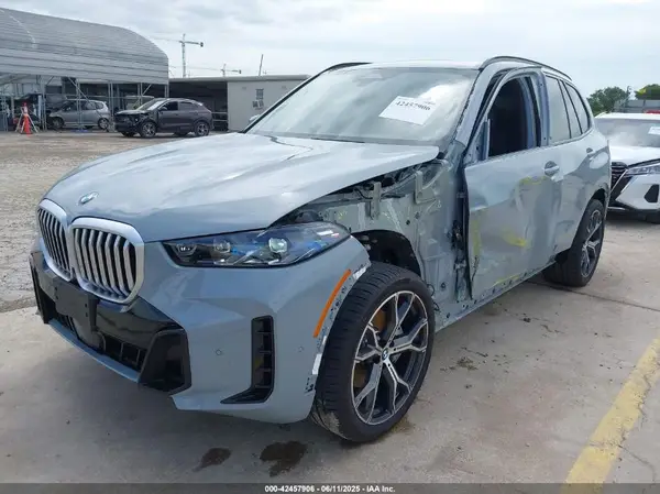 5UX13EU01S9Y85163 2025 BMW X5 - Image 2